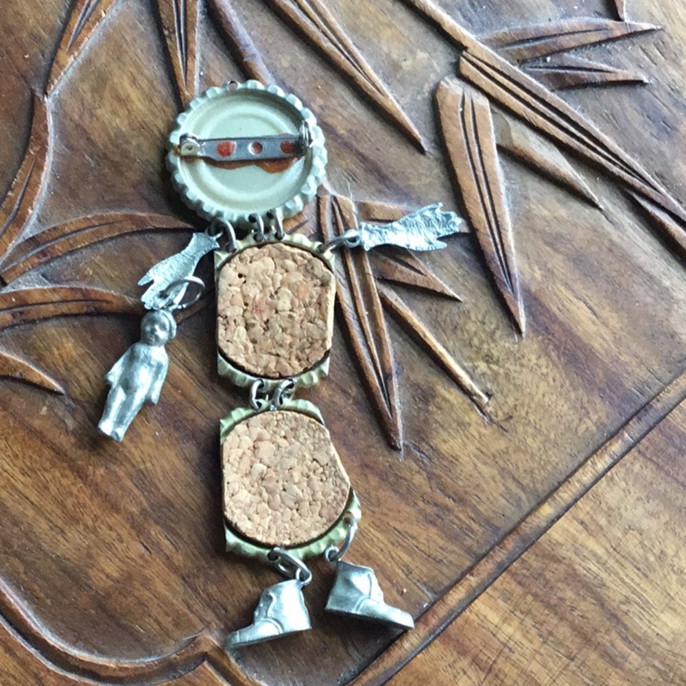Vintage Woman’s Articulated Charm Pin - Picture 2 of 3